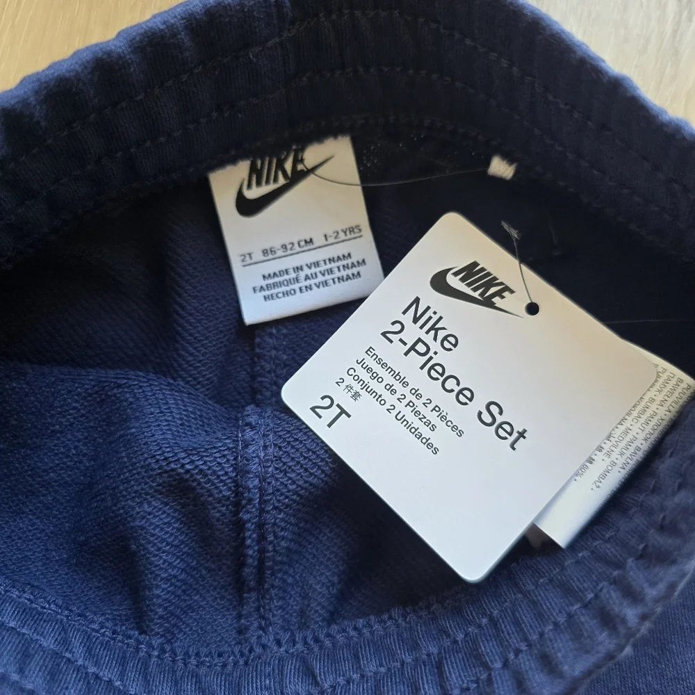 Nike Boys Color Block Hoodie and Jogger Pants 2- Piece Set